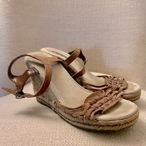 American Eagle 4” Espadrille Platform Leather Sandals.  Size 10.